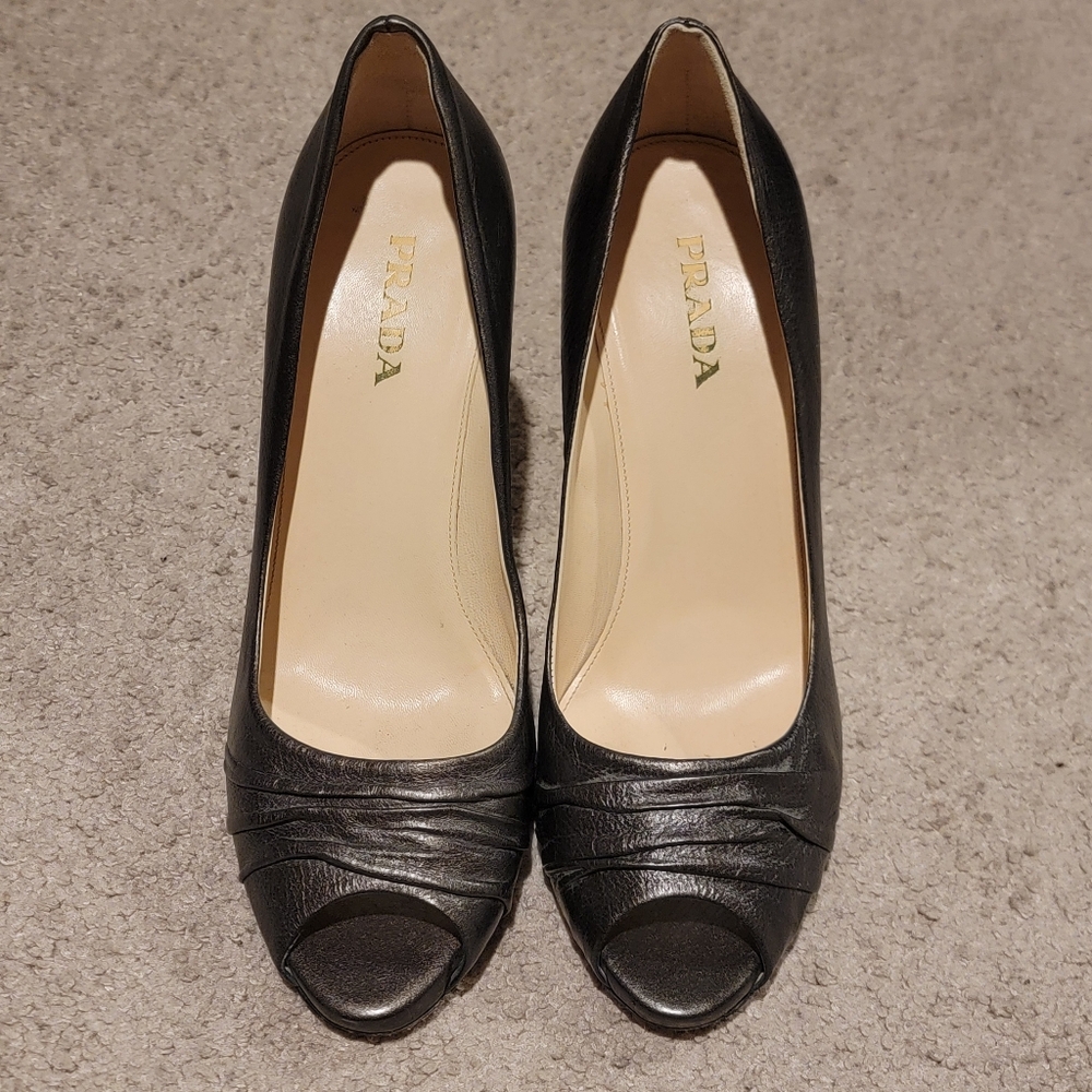 ​Authentic Prada Metallic Pewter Ruched Leather Peep-Toe Pumps Heels Size 40.5 - Picture 5 of 10